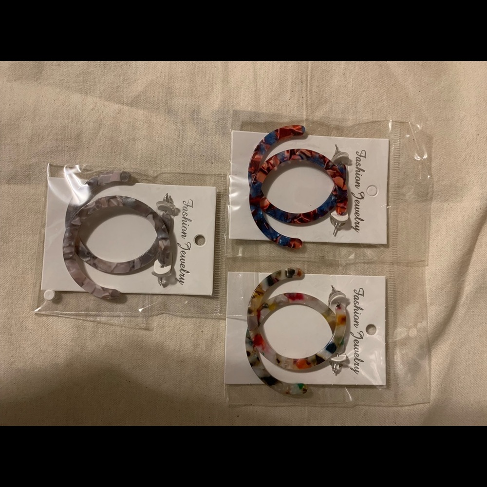 3/$32 (3) NWT Tortoise Style Hoop Earrings in silver, deep jewel & lighter multi